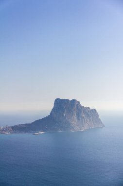 Calpe Körfezi ve Pe n de Ifach Morro de Toix bakış açısından manzarayı