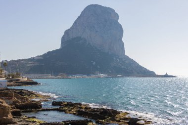 Antik Roma kalıntıları, Banos de la Reina, banyo Beach'deki Calpe, İspanya Kraliçesi. Arka planda Ifach Penon dağıdır