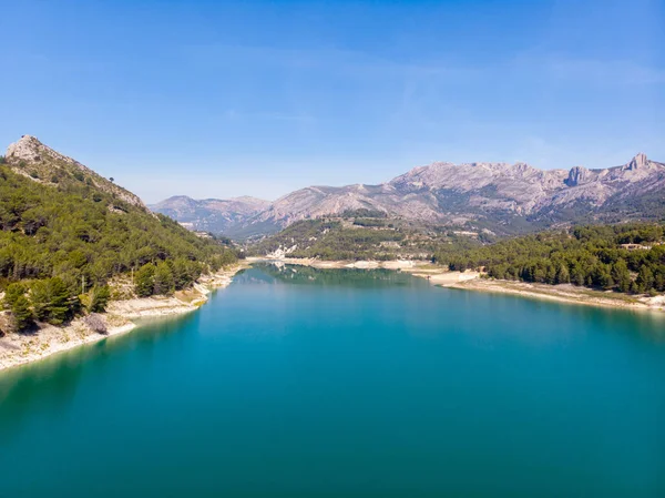 Guadalest vadisinde bir rezervuar, İspanya