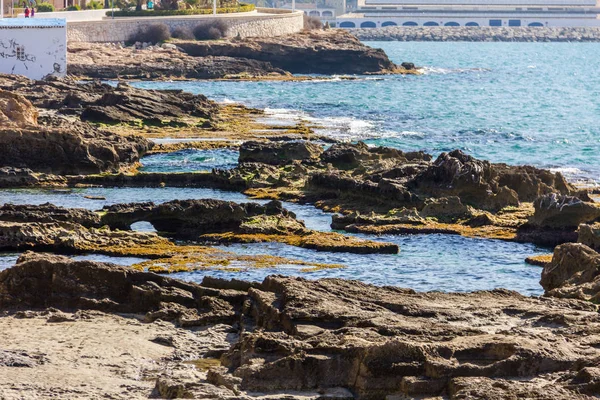 Oude Romeinse ruïnes, Banos de la Reina, de baden van de koningin in Calpe beach, Spanje — Stockfoto