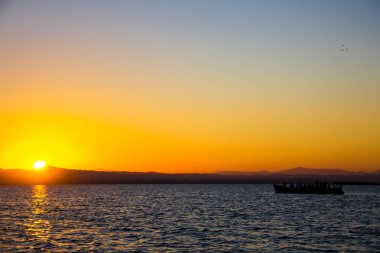 Gün batımında lagün 
