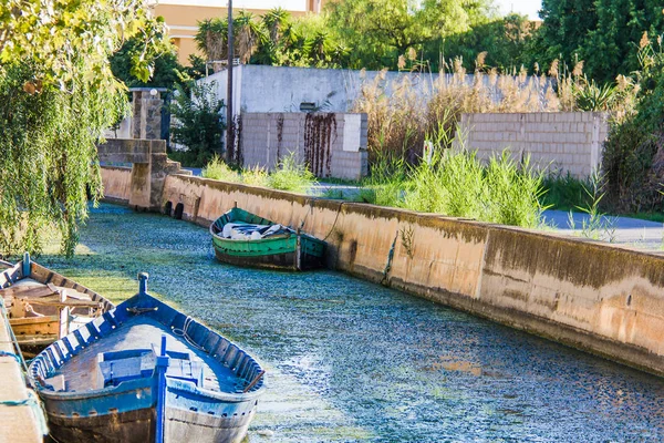 Tekneler bir kanalda El Palmar, Valencia, İspanya