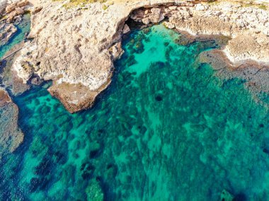 Denia, İspanya, Las Rotas kayalık plaj gün batımında havadan görünümü
