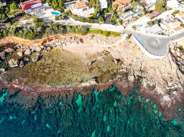 Vedere aeriană a plajei stâncoase Las Rotas din Denia, Spania la apus de soare — Fotografie, imagine de stoc