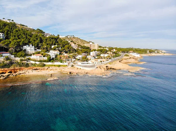 Vista aérea de la playa rocosa de Las Rotas en Denia, España al atardecer — Foto de Stock