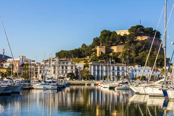 Panoramic view of Denia Port Marina promenade and Castle — Stock Photo, Image