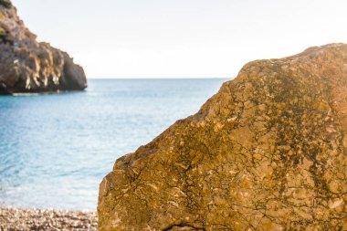 Javea, İspanya, La Granadella kumsalda güneşli bir gün