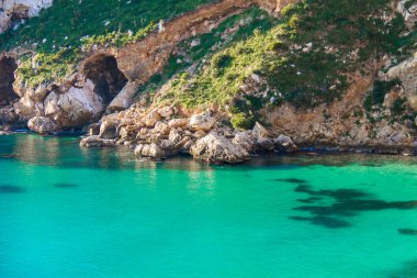 Javea, İspanya, La Granadella kumsalda güneşli bir gün