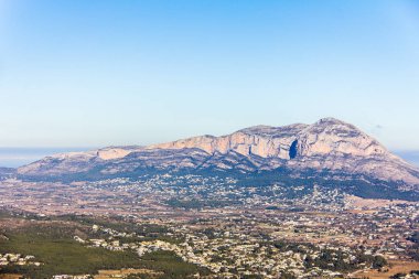 Montgo dağın Denia ve Javea, İspanya panoramik manzaralı. Cumbre del Sol dağdan, Puig Llorenca