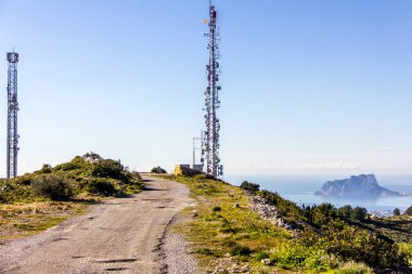 Telekomünikasyon antenler Cumbre del Sol dağ, olarak da bilinen 