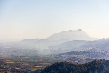 Marina Alta, Alicante, İspanya Montg dağ ve Rectoria Vadisi panoramik görünümü. Vall de Laguar şehrinden görünüm.