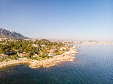 Hava dron görünümü las Rotas Trampoli Beach Denia, İspanya