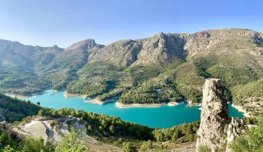 Alicante, Ispanya 'da Guadalest rezervuar panoramik görünümü