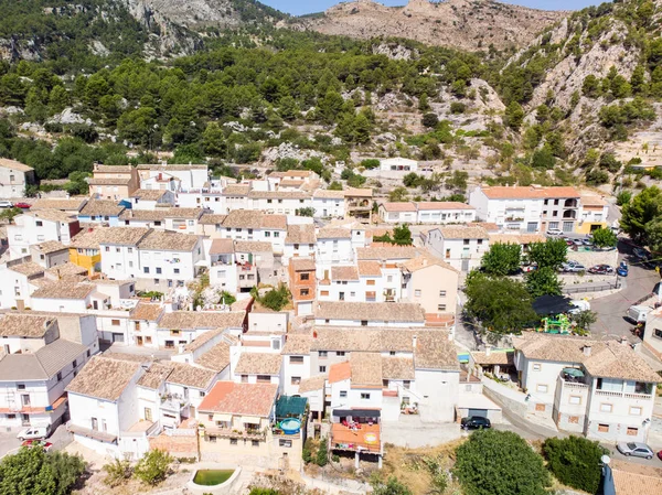 Alicante dağlarıabd küçük köyünün havadan görünümü, İspanya — Stok fotoğraf