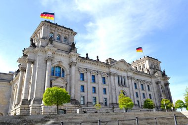 Berlin, Almanya - 12 Mayıs 2019. Spree River'dan yapıya bak