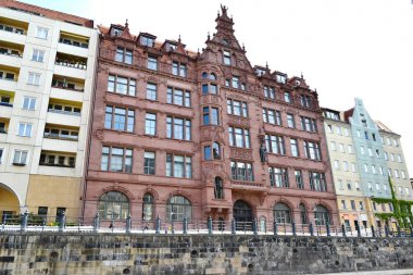 Berlin, Almanya - 12 Mayıs 2019. Nikol üzerinde Spree Nehri'nden görünüm