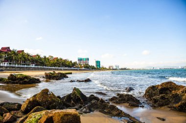 Quy Nhon Beach eğri sahil hattı Binh Dinh ili, Vietnam ile havadan görünümü