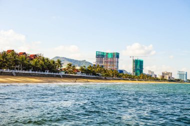 Quy Nhon Beach eğri sahil hattı Binh Dinh ili, Vietnam ile havadan görünümü