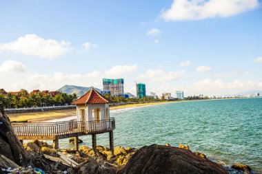 Quy Nhon Beach eğri sahil hattı Binh Dinh ili, Vietnam ile havadan görünümü