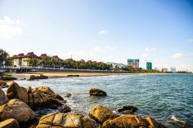 Quy Nhon Beach eğri sahil hattı Binh Dinh ili, Vietnam ile havadan görünümü