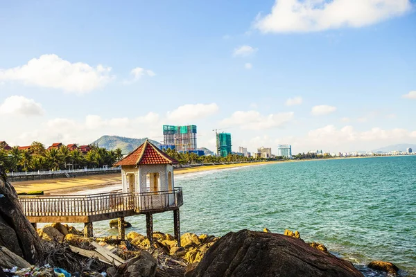 Quy Nhon Beach eğri sahil hattı Binh Dinh ili, Vietnam ile havadan görünümü