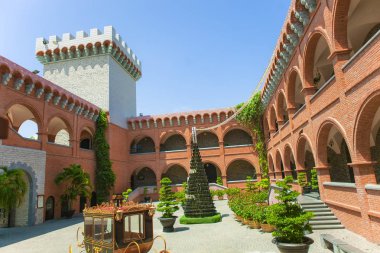 Phan Thiet, Binh Thuan, Vietnam, 7 Mayıs 2018: Rd şarap deniz bağlantılar kenti, büyük resort MUI Ne karmaşık turistler için popüler yeri kalesidir