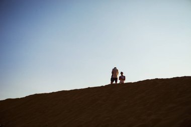 Phan Thiet, Binh Thuan, Vietnam, 7 Mayıs 2018: Kızıl kum tepeleri ve gökyüzü MUI Ne, Vietnam yakın:.