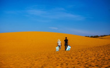 Phan Thiet, Binh Thuan, Vietnam, 7 Mayıs 2018: Kızıl kum tepeleri ve gökyüzü MUI Ne, Vietnam yakın:.