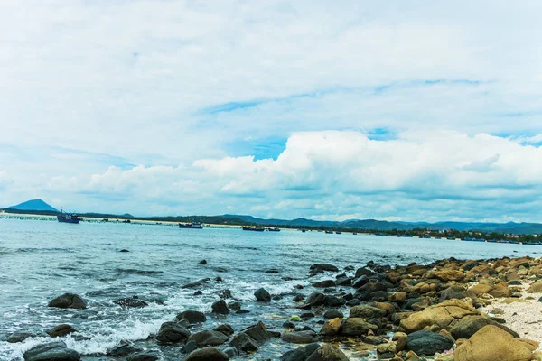 Вид Море Два Небольших Острова Названием Yen Phu Yen Sun — стоковое фото