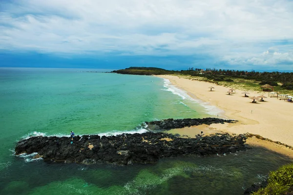 Pantai Indah Dengan Gunung Sekitar Udara Segar Pemandangan Indah Untuk — Stok Foto