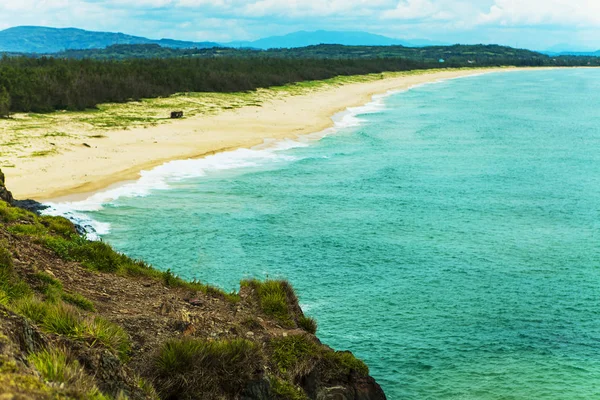 Meravigliosa Spiaggia Con Montagna Intorno Aria Fresca Bella Vista Viaggi — Foto Stock