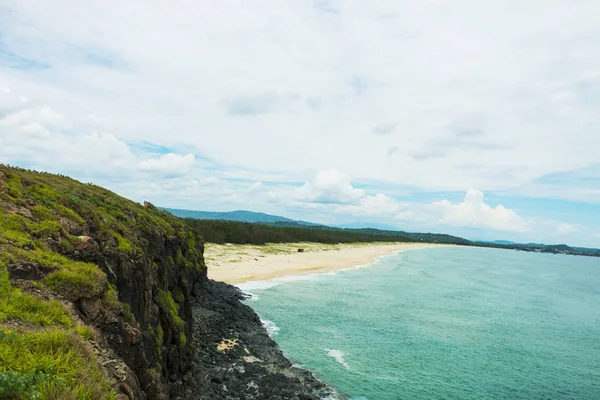 Pantai Indah Dengan Gunung Sekitar Udara Segar Pemandangan Indah Untuk — Stok Foto