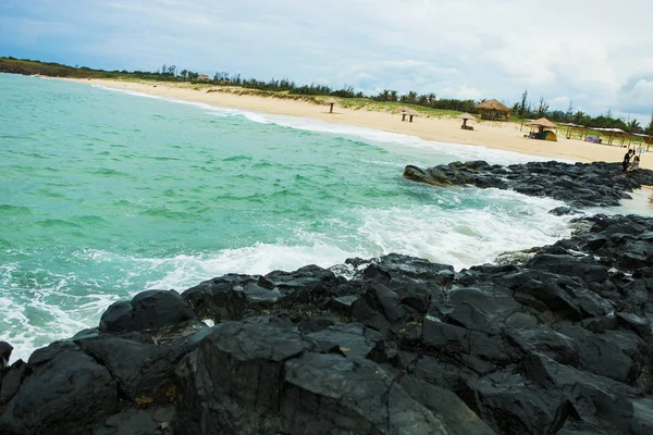 Pantai Indah Dengan Gunung Sekitar Udara Segar Pemandangan Indah Untuk — Stok Foto