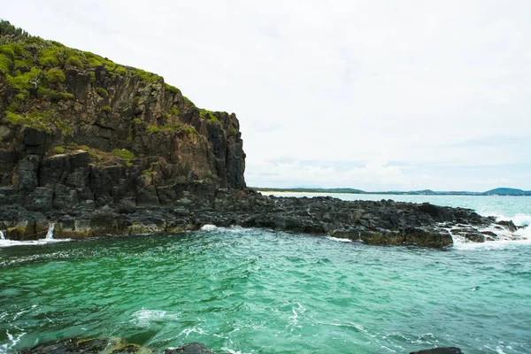 Prachtige Strand Met Berg Rond Frisse Lucht Mooi Uitzicht Voor — Stockfoto