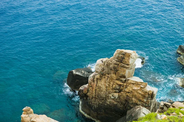 Pristine Zee Met Rotsachtige Klif Dai Lanh Cape Point Mui — Stockfoto