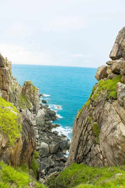 Pristine Zee Met Rotsachtige Klif Dai Lanh Cape Point Mui — Stockfoto