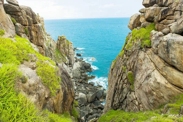 Pristine Zee Met Rotsachtige Klif Dai Lanh Cape Point Mui — Stockfoto