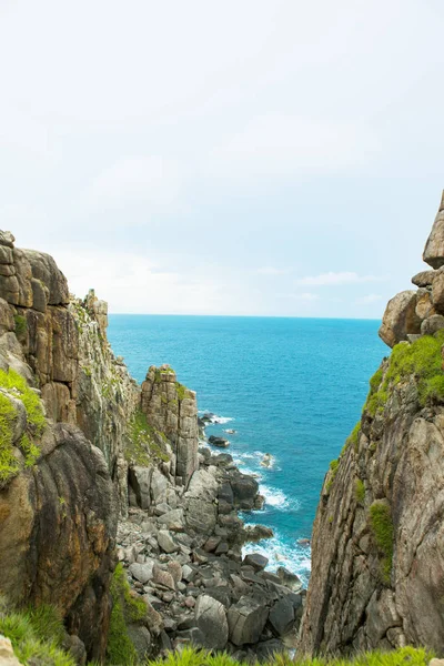 Pristine Zee Met Rotsachtige Klif Dai Lanh Cape Point Mui — Stockfoto