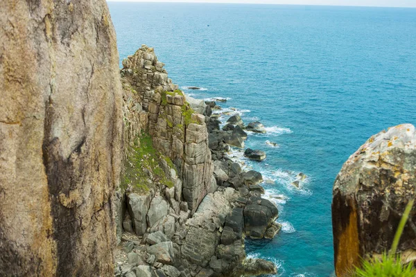 Pristine Zee Met Rotsachtige Klif Dai Lanh Cape Point Mui — Stockfoto