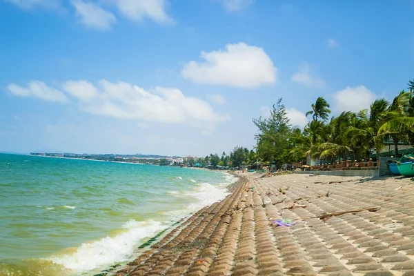 Pantai Indah Dengan Langit Biru Dan Kelapa Mui Provinsi Binh — Stok Foto