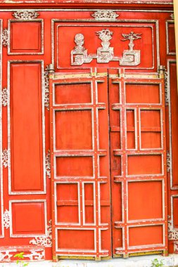 Hue, Vietnam, 28 Nisan 2018: Kırmızı kapı ton'ın imparatorluk City