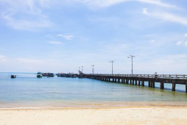 Kien Giang, Vietnam, 12 Mayıs 2018: Oğlu adada, Kien Giang, Vietnam Nha plajda iskeleler. Phu Quoc Adası