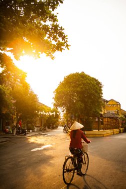 Hoi An, Quang Nam, Vietnam, 26 Nisan 2018: Hoi bir antik kenti Street güzel sabah