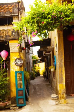 Hoi An, Quang Nam, Vietnam, 26 Nisan 2018: Hoi bir antik kenti Street güzel sabah