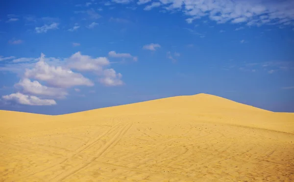 Dunas Areia Perto Mui Grupo Road Cima Dunas Fundo Dia — Fotografia de Stock