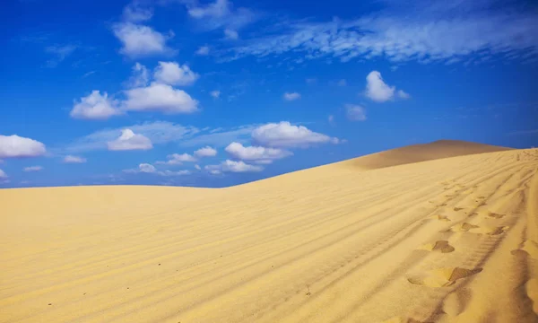 Dunas Areia Perto Mui Grupo Road Cima Dunas Fundo Dia — Fotografia de Stock