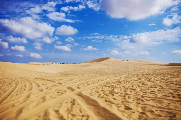 Dunas Areia Perto Mui Grupo Road Cima Dunas Fundo Dia — Fotografia de Stock