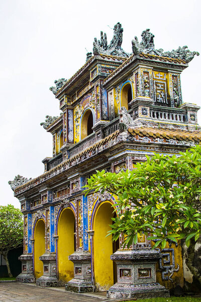 HUE, VTNAM, 28 апреля 2018 года: Gate of the Forbidden City at Hue, Vietnam
