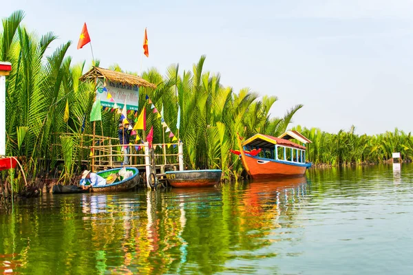 Hoi Quang Nam Vietnam April 2018 Toeristen Bezoek Water Kokosnoot — Stockfoto