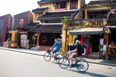 Hoi An, Quang Nam, Vietnam, 26 Nisan 2018: Sokak Görünümü eski ile müstakil ev Hoi bir antik kenti, Unesco Dünya Mirası. Hoi bir Vietnam en popüler yerlerinden biridir.
